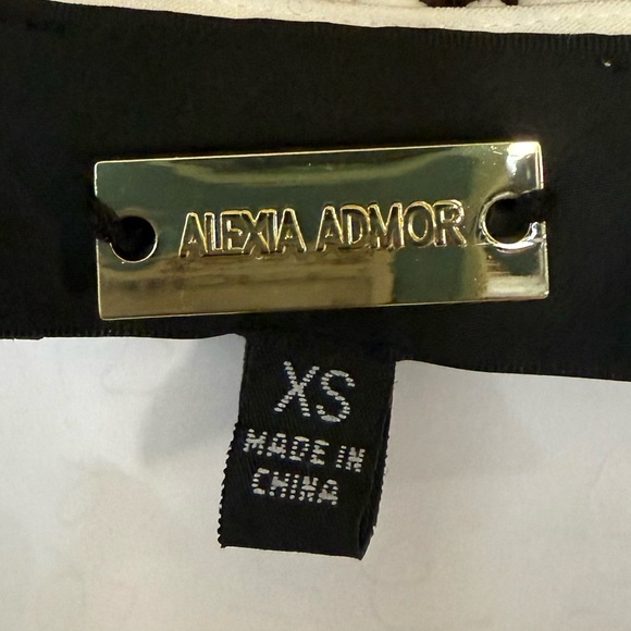 Alexia Admor Crochet Lace Beach Cover-Up Long Maxi Dress, White, Size XS - Picture 9 of 9